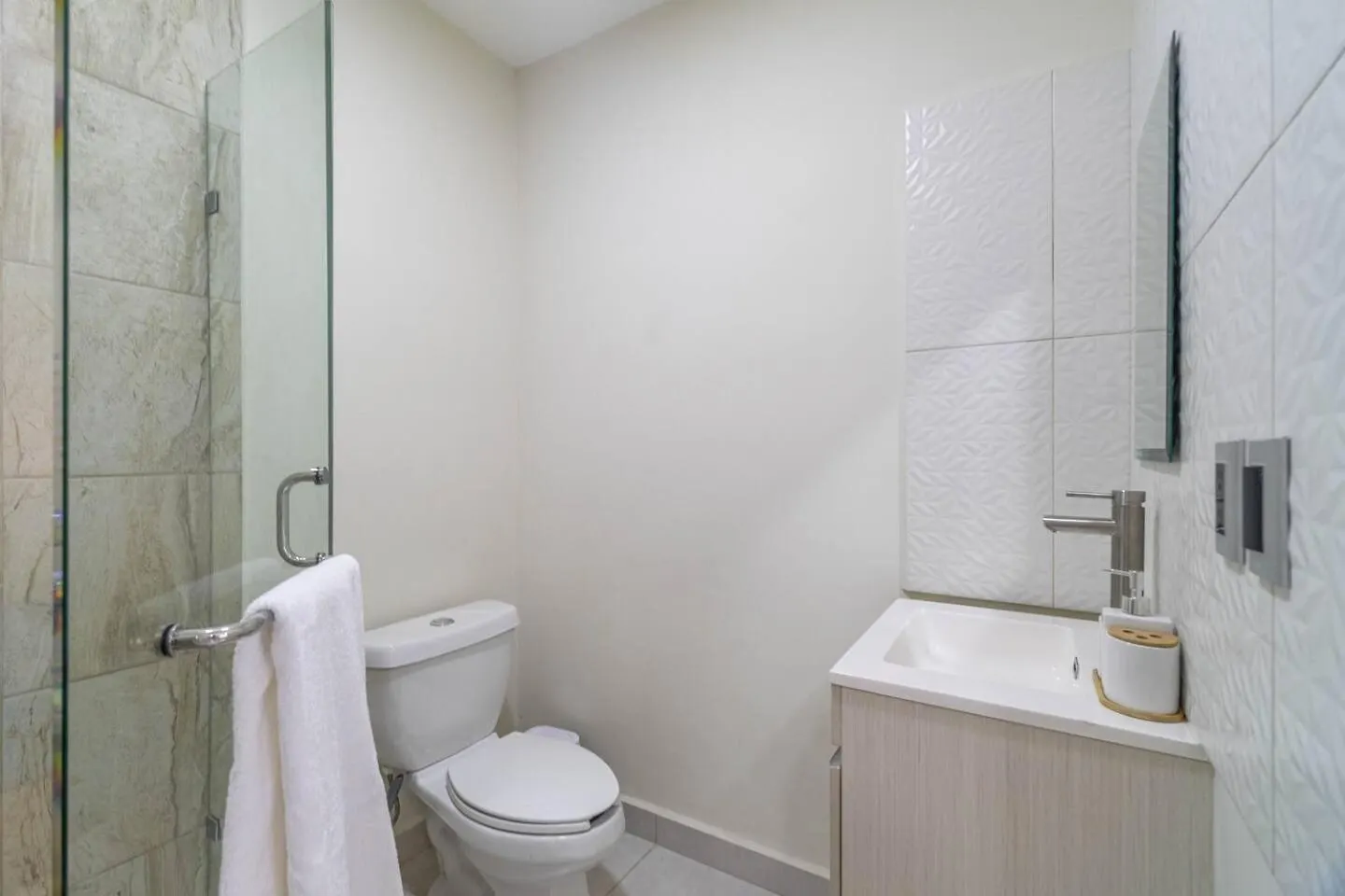2 Bd Suite With Balcony, Gym, Rooftop Pool, Hot Tub Playa del Carmen Holiday home