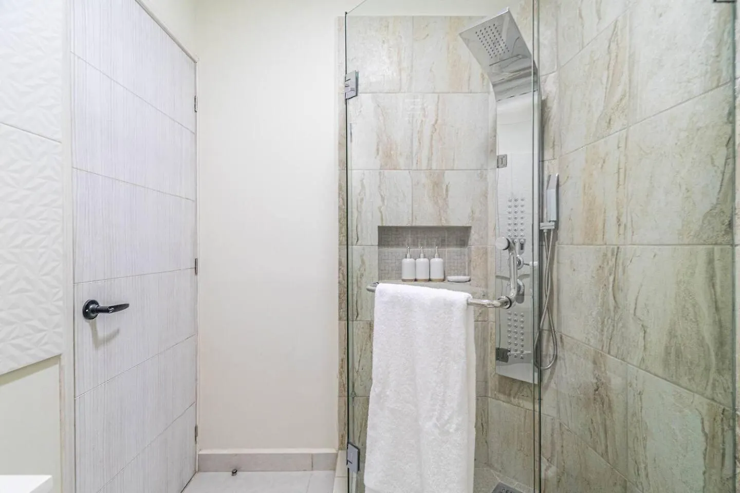 2 Bd Suite With Balcony, Gym, Rooftop Pool, Hot Tub Playa del Carmen 0*,  Mexico