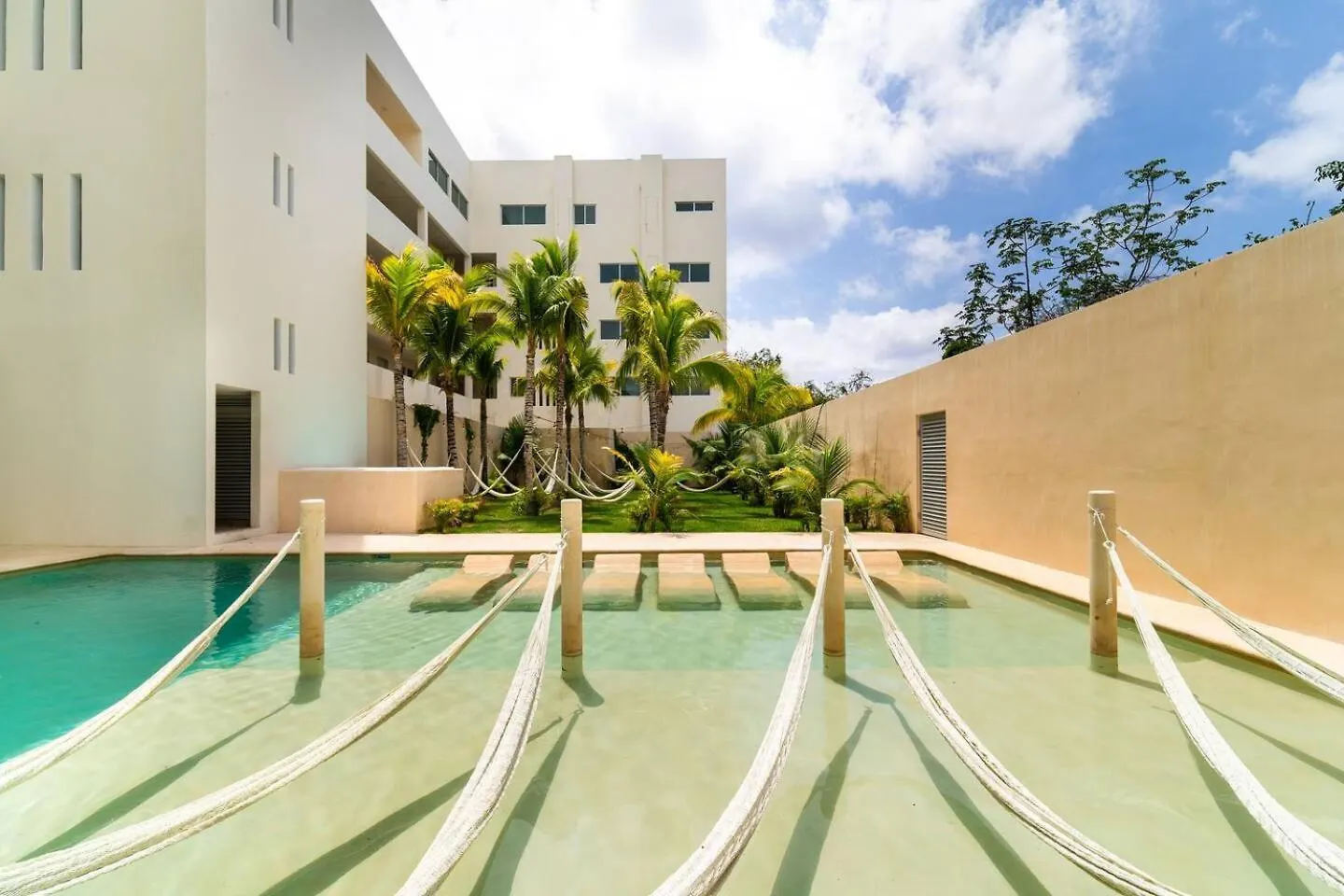 2 Bd Suite With Balcony, Gym, Rooftop Pool, Hot Tub Playa del Carmen