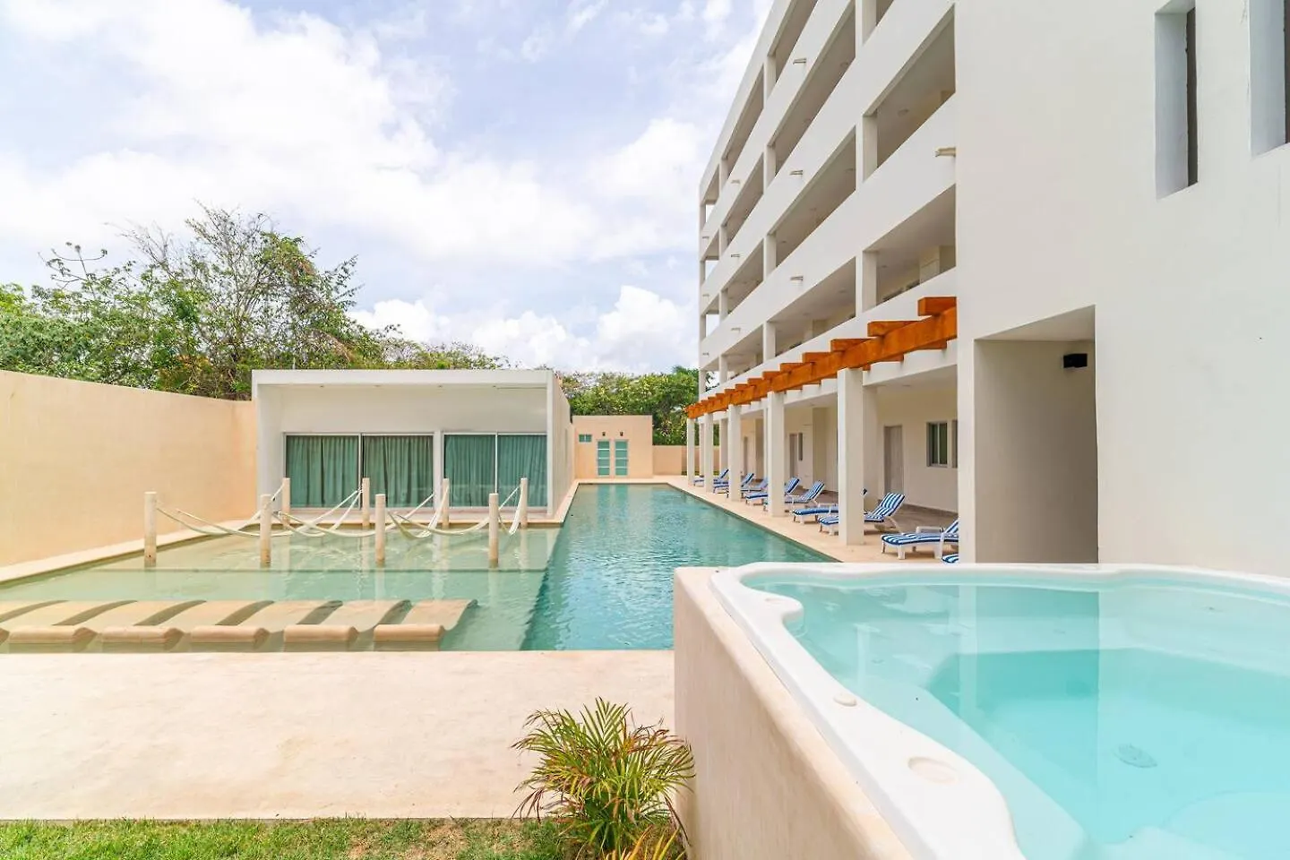 2 Bd Suite With Balcony, Gym, Rooftop Pool, Hot Tub Playa del Carmen