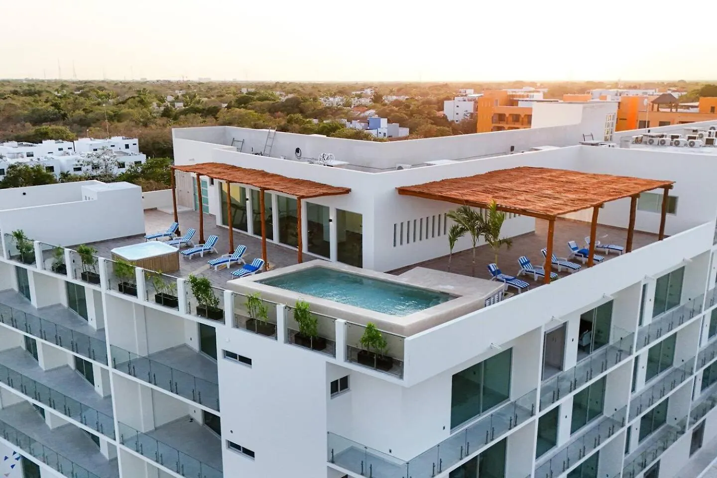 2 Bd Suite With Balcony, Gym, Rooftop Pool, Hot Tub Playa del Carmen 0*,  Mexico