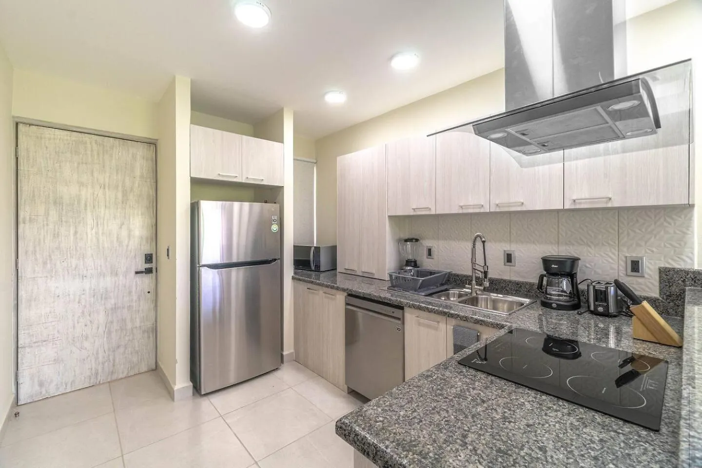 2 Bd Suite With Balcony, Gym, Rooftop Pool, Hot Tub Playa del Carmen Holiday home