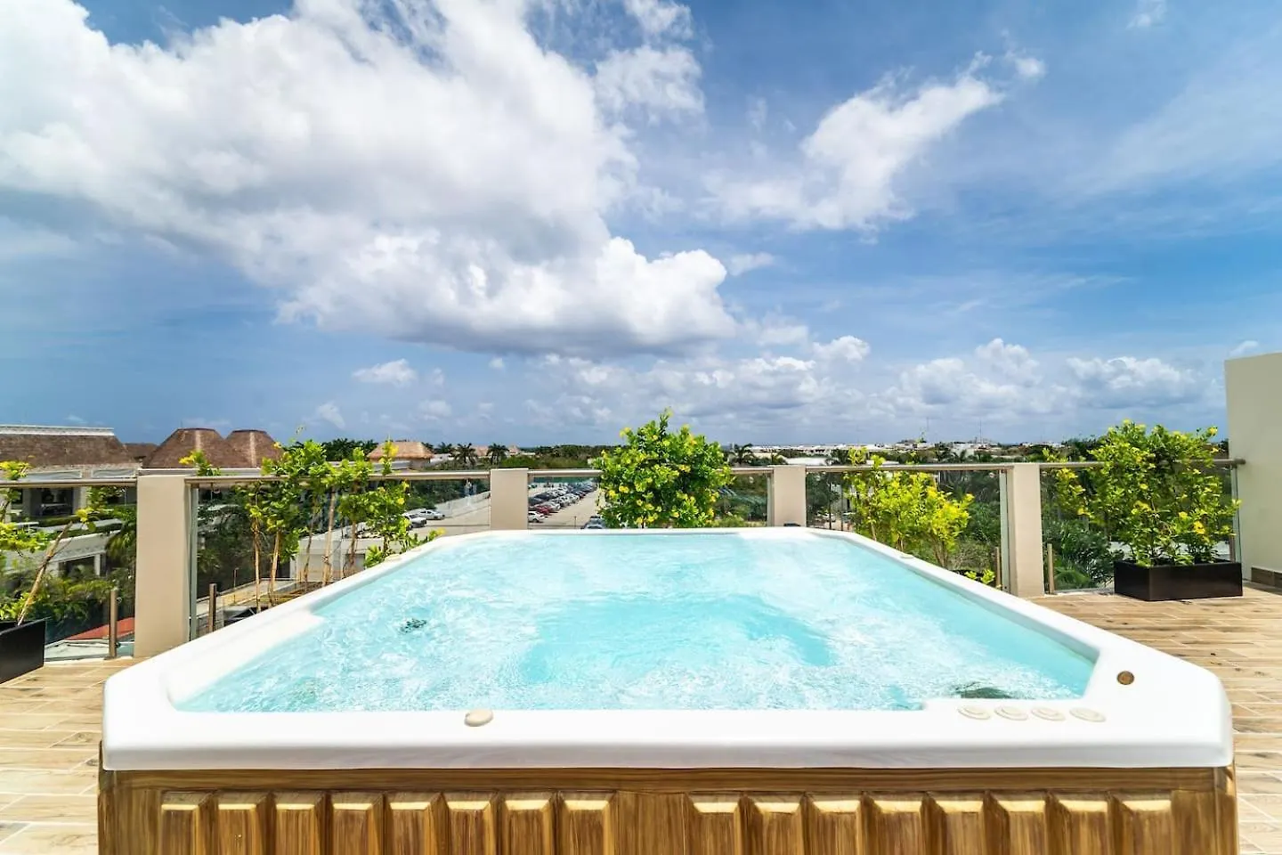 2 Bd Suite With Balcony, Gym, Rooftop Pool, Hot Tub Playa del Carmen